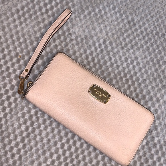 Michael Kors wristlet